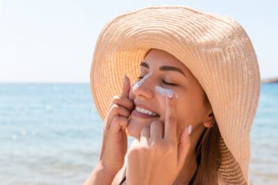 کرم ضد آفتاب هیدرا فتوتیپیک + SPF50 درماتیپیک
