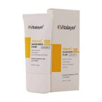 فلوئید ضد آفتاب SPF50 حاوی ویتامین C ویتالیر از پوست در برابر اشعه‌های مضر محافظت کرده و با انواع پوست سازگار است. این محصول ضد تعریق و در برابر آب مقاوم است.